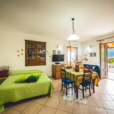 Casa Papiro לינה וארוחת בוקר ליפארי