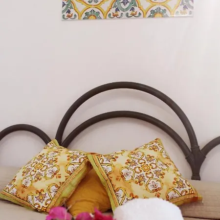 Casa Papiro ليباري