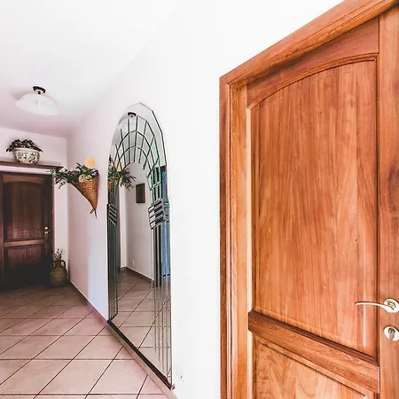 לינה וארוחת בוקר Casa Papiro 3*