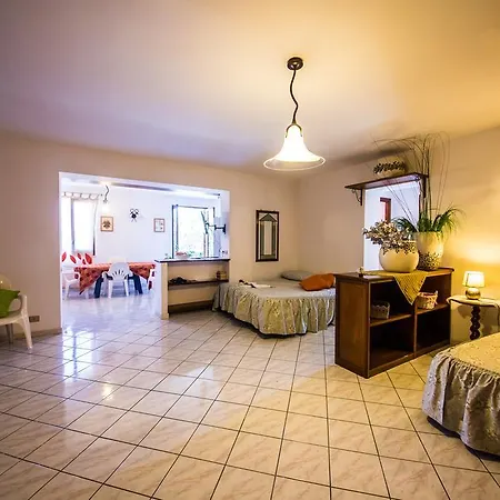 לינה וארוחת בוקר Casa Papiro 3*